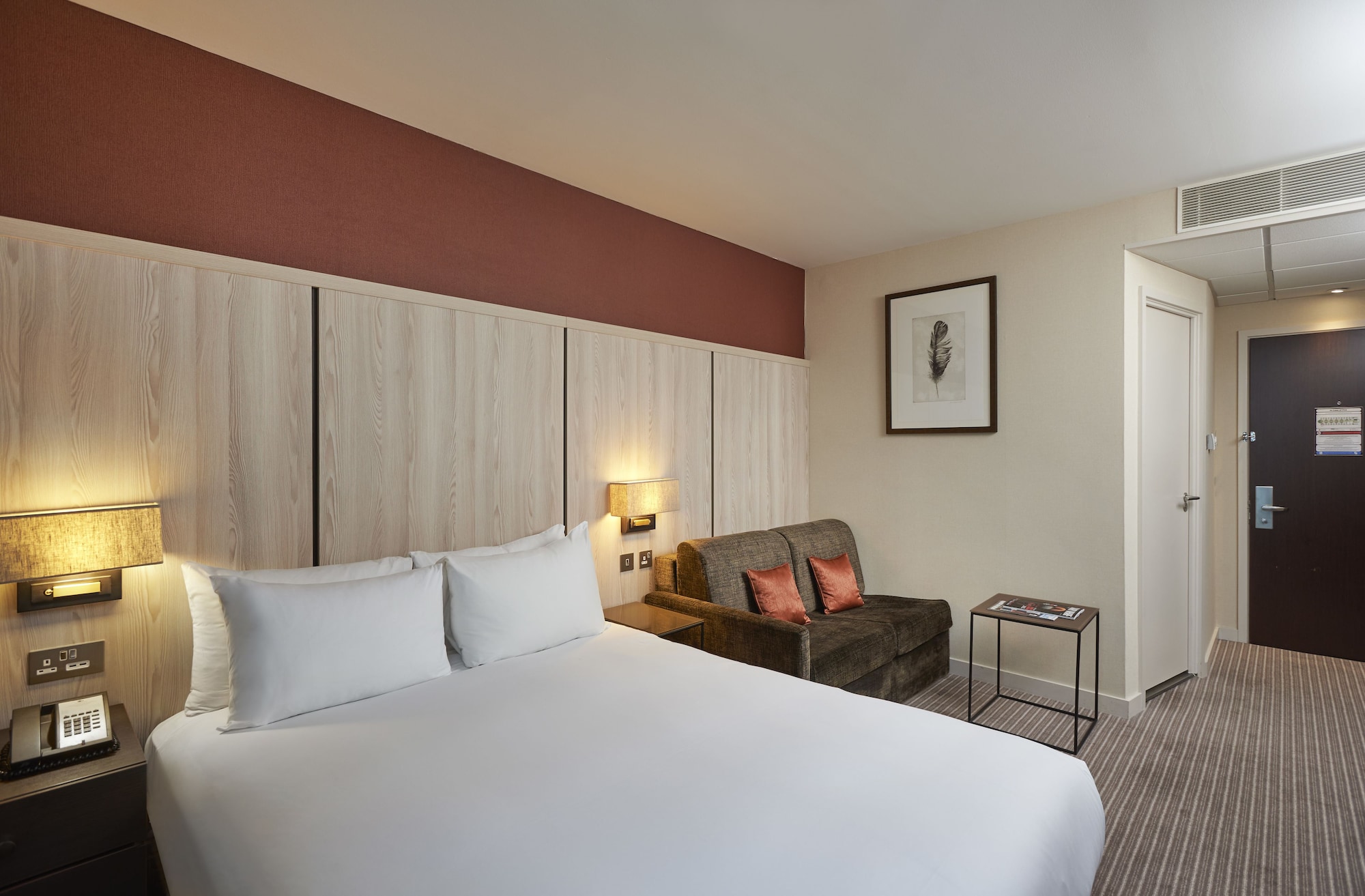 ROOM, QUEEN BED, SOFA