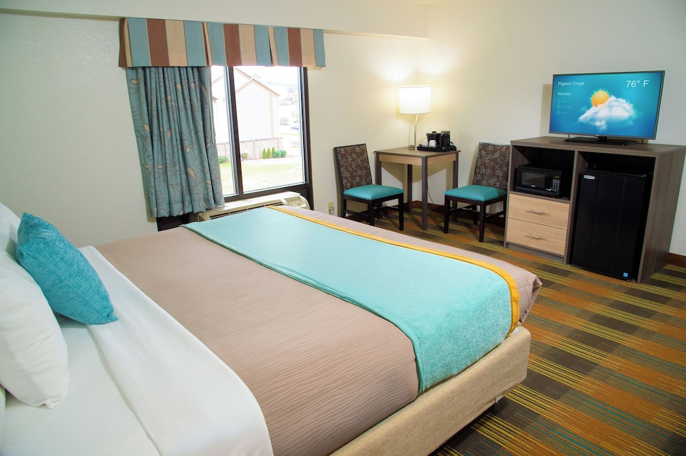 DELUXE, KING BED