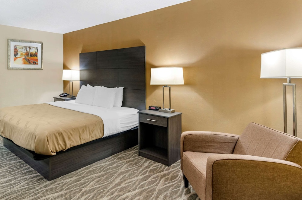 Quality Inn Hillsville 15/48