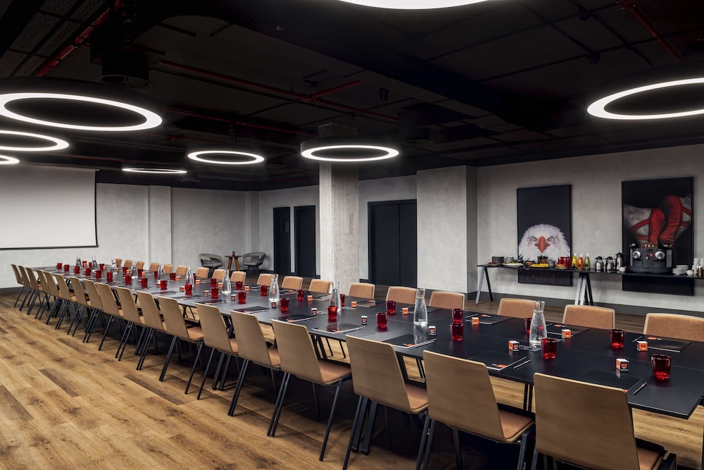 Radisson RED Madrid (ex. Paseo del Arte) 53/70