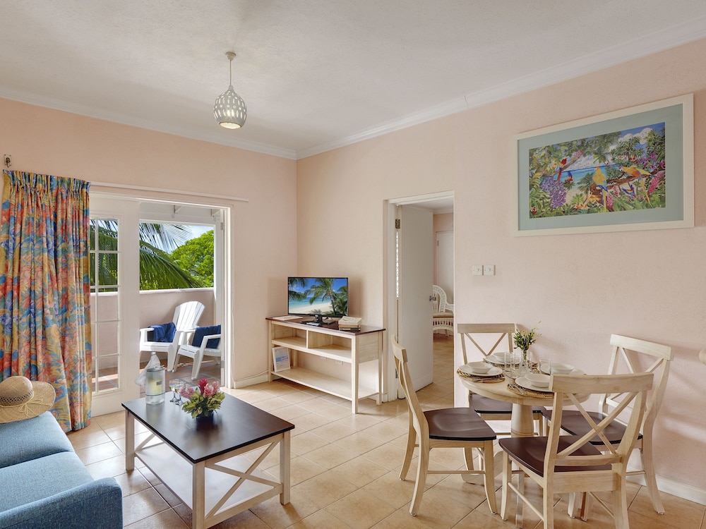 Butterfly Beach Hotel 48/75