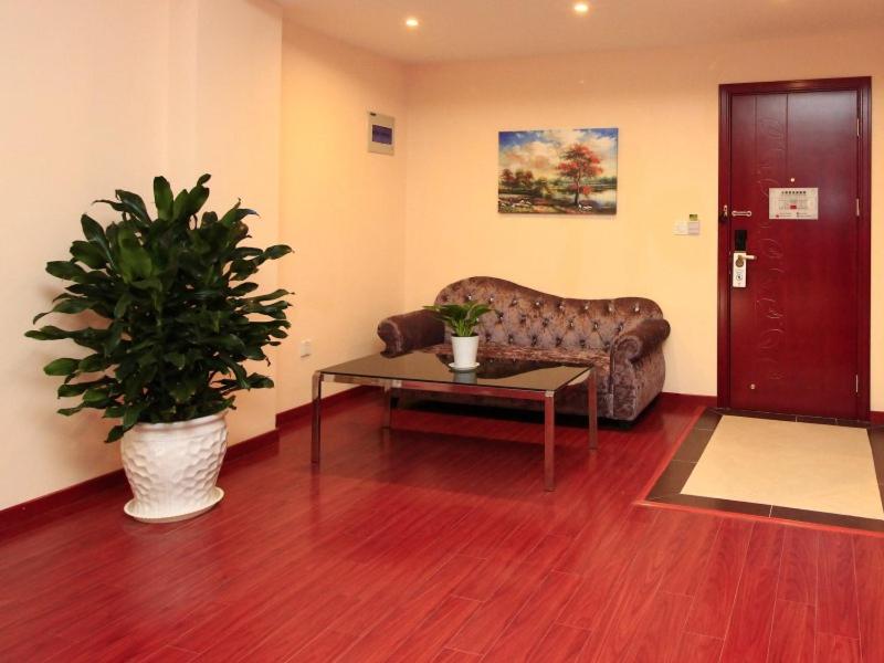 GreenTree Inn ShanDong RiZhao JuXian YinXing Avenue Middle ShanDong Road Business Hotel 46/67