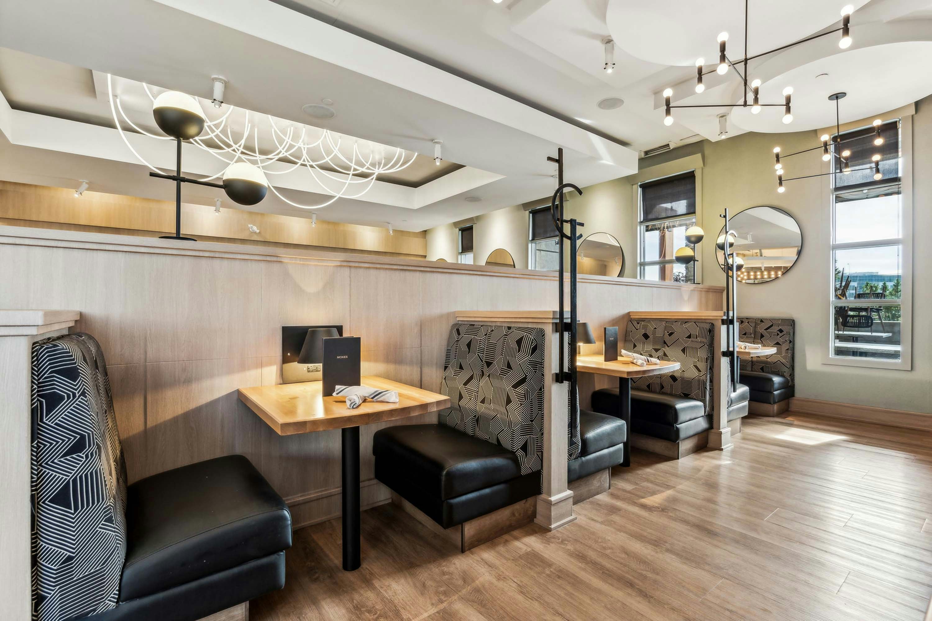 Sandman Hotel Calgary Airport 25/48