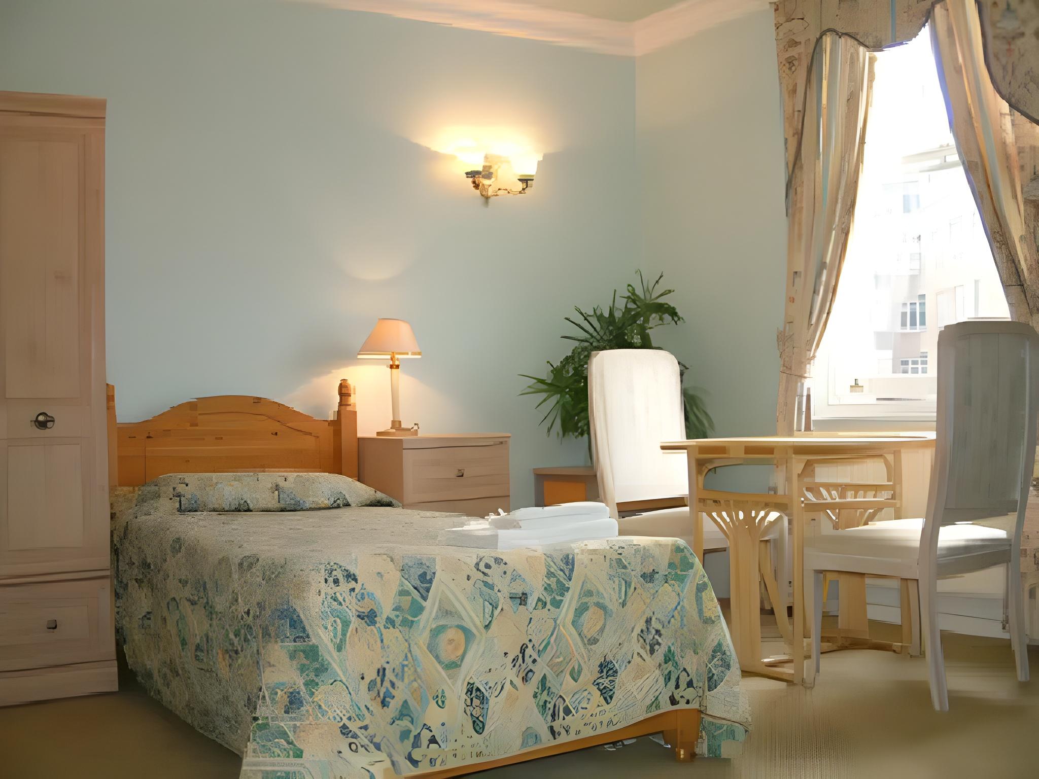 ROOM, SINGLE