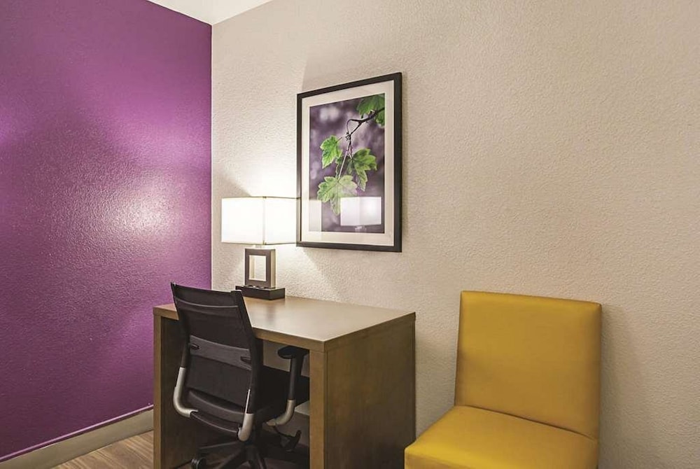 Wingate by Wyndham Galveston Beachfront at Seawall 26/32