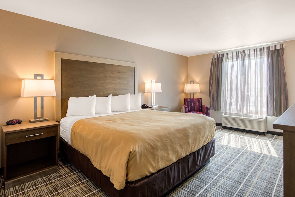 Quality Inn & Suites Carlsbad Caverns Area 19/44