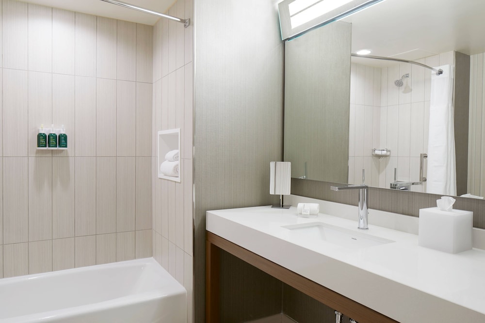 Courtyard by Marriott Baltimore Downtown/McHenry Row 15/55