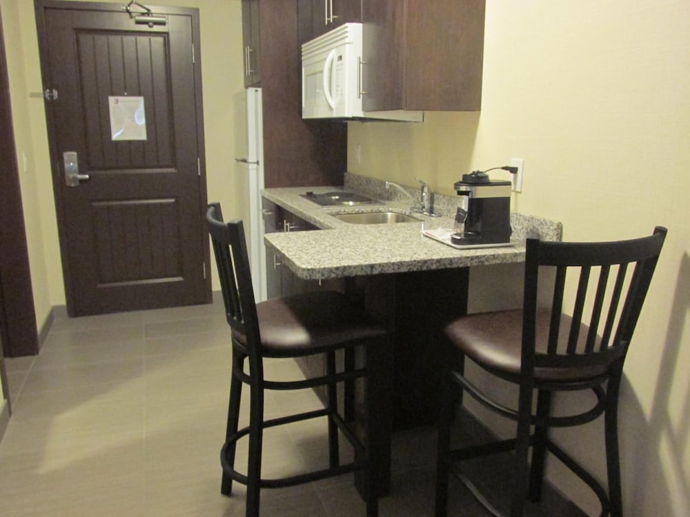 Sigma Inn & Suites Melville 17/28