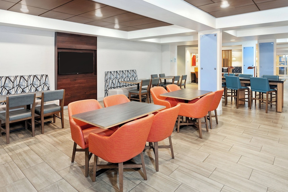 Holiday Inn Express Hotel & Suites Urbana-Champaign(U Of I Area) 60/74