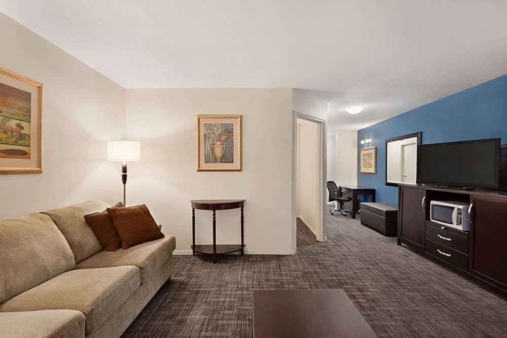 Days Inn By Wyndham Kelowna 24/37