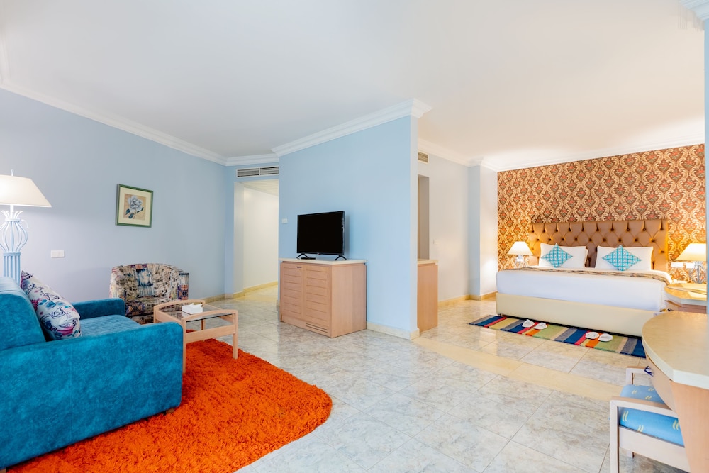 Royal Lagoons Aqua Park Resort And Spa 19/50