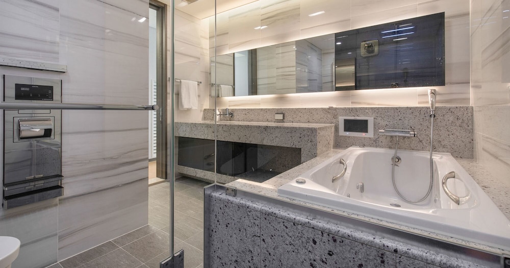 LCT Residence Y Collection 48/50