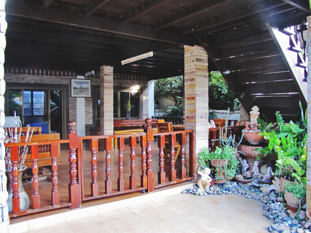Huan Kawin Hostel Photography Gallery 4/50