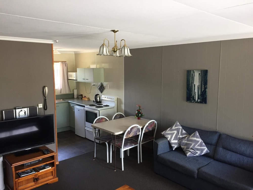 Alexandra Motor Lodge 37/70