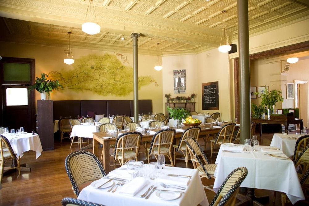 HEALESVILLE HOTEL 40/50