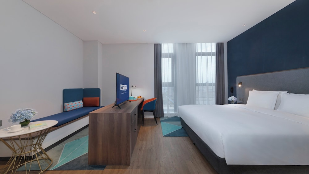 Standard, King Bed, Extra Floor Space