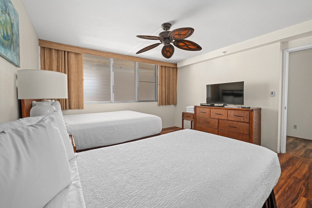 2 Bedrooms, Condo, King Bed, 1 Queen and 1 Single Bed, Ocean Front, 1.5 Bathrooms, Sofa