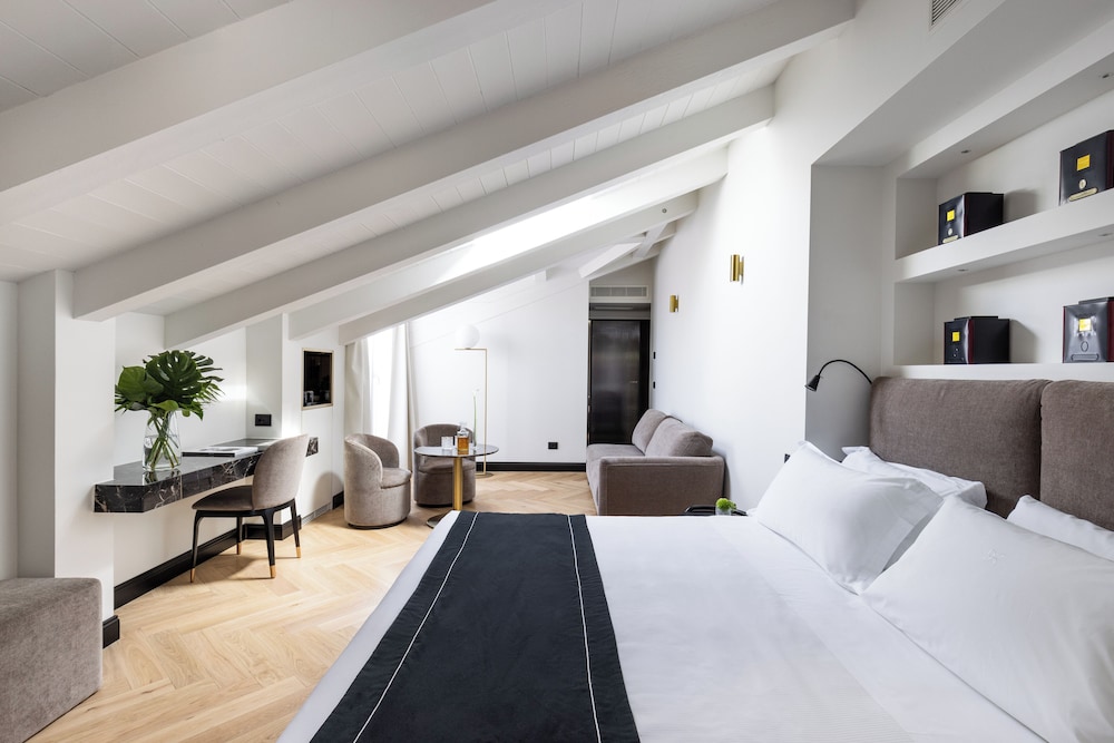 JUNIOR SUITE, DELUXE, DOUBLE BED, SOFA
