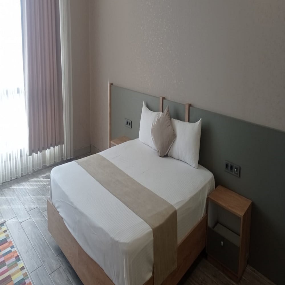 Agora Suites 11/67
