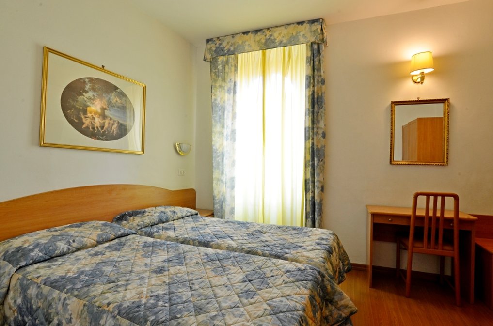 Tirreno Hotel 26/70