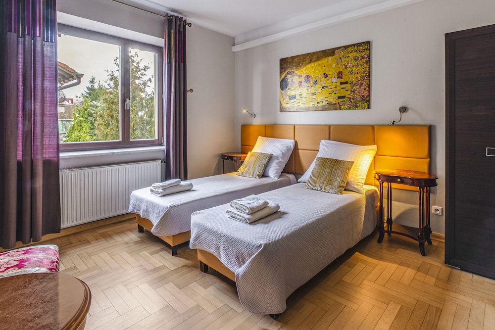 Standard, Twin Beds, Royal Residence 3/10