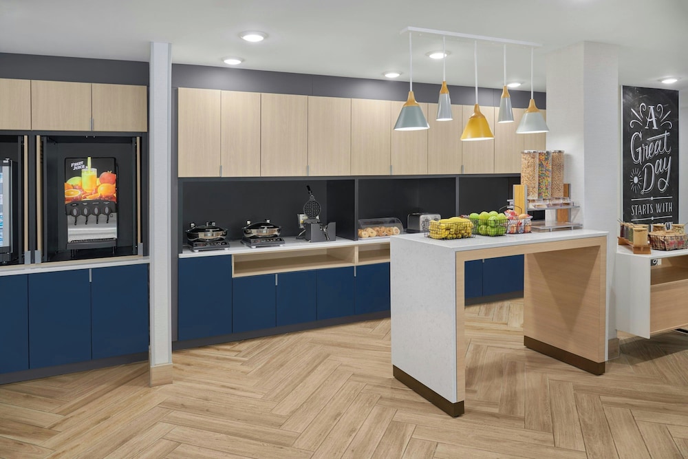 TownePlace Suites by Marriott Lansing North 5/43