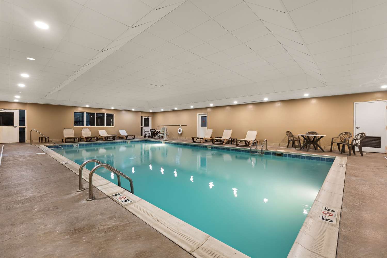 Comfort Suites Nashville 24/46
