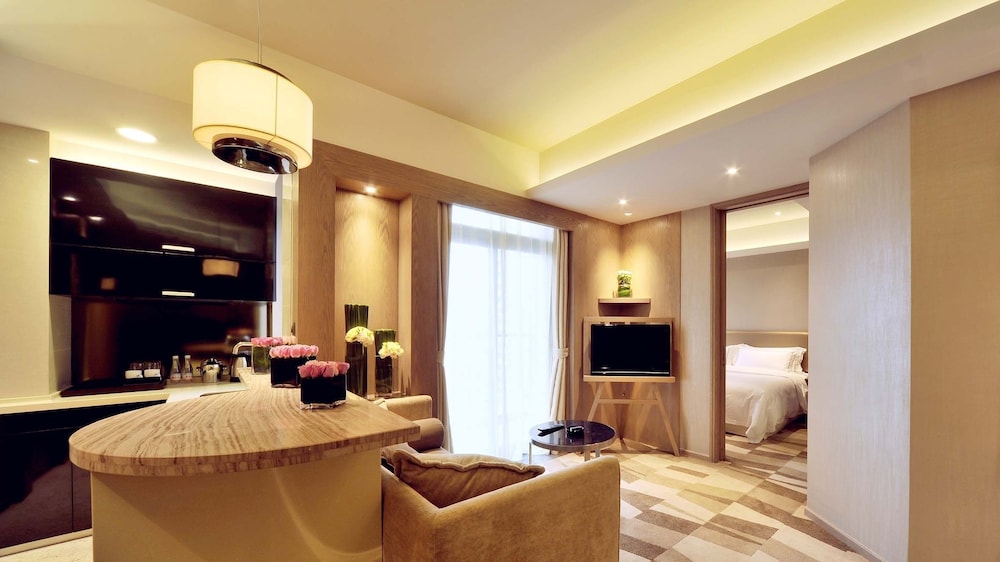 Royal Suites &amp; Tower 9/15