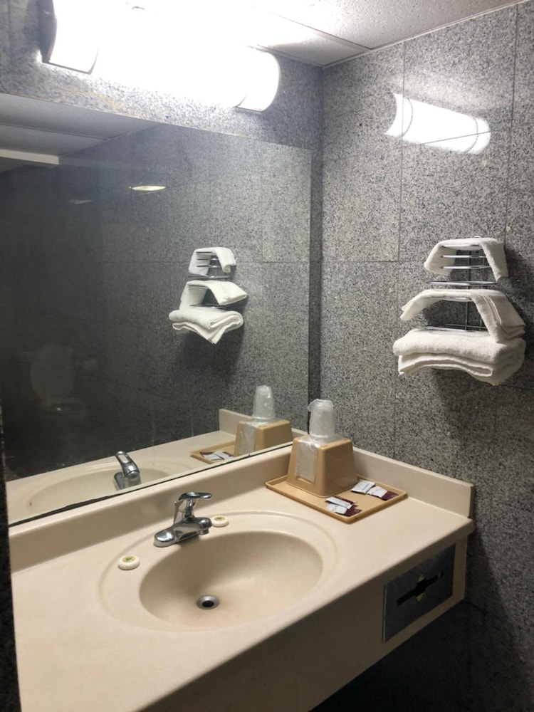 Capital Inn 48/48