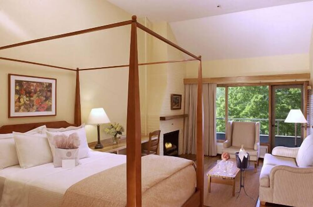 New Harmony Inn Resort & Conference Center 12/49