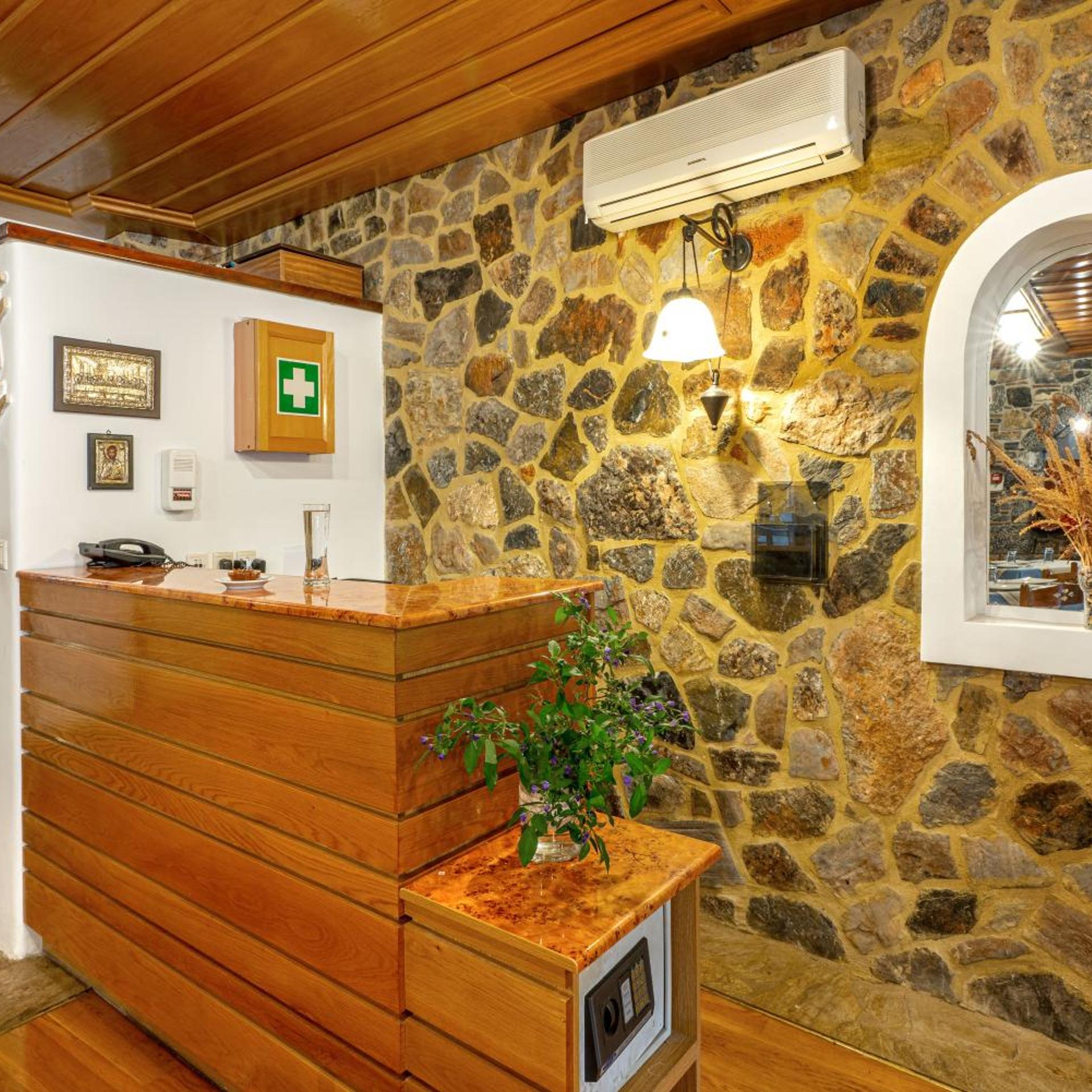Paraliako Hotel 7/50