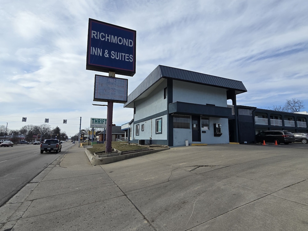 Richmond Inn & Suites 34/36