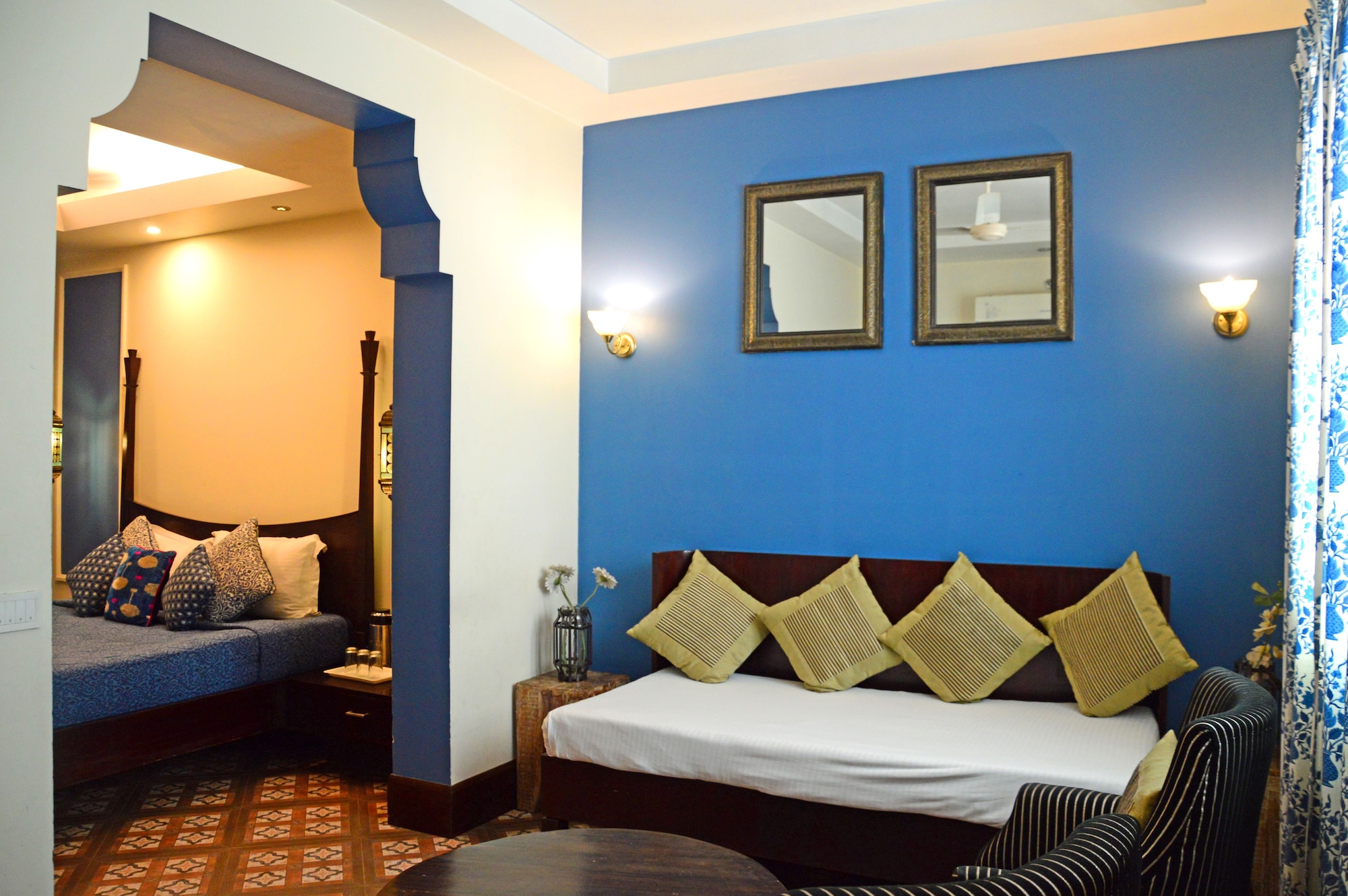 جناح بسرير كوين وسرير فردي، Ajanta 8/10