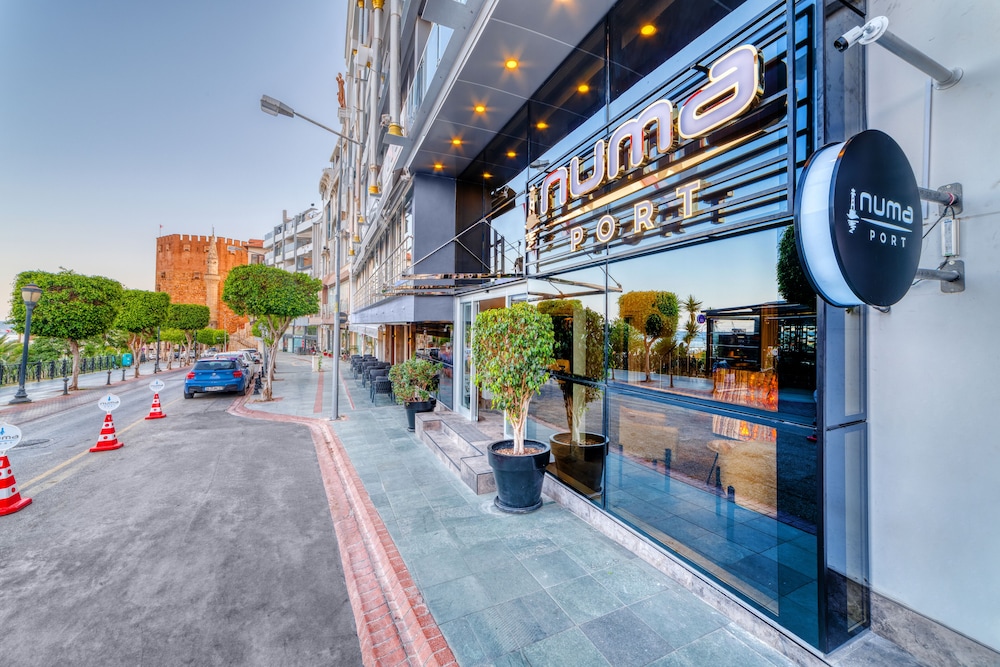 Numa Port Hotel 65/73