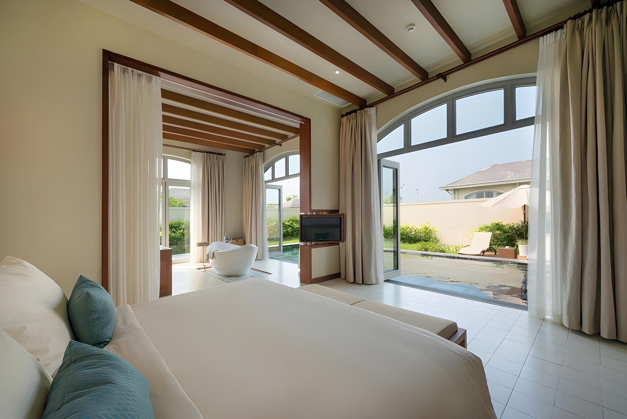 Pool, Villa، Flc Luxury Hotel Samson 2/2
