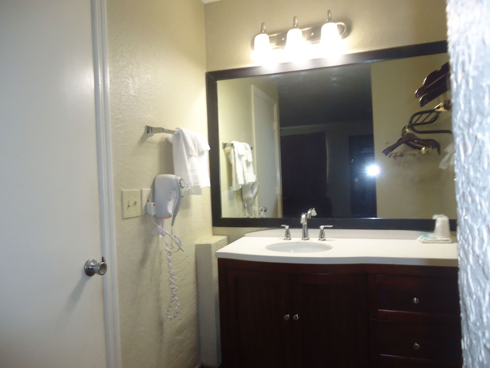 Econo Lodge 22/37