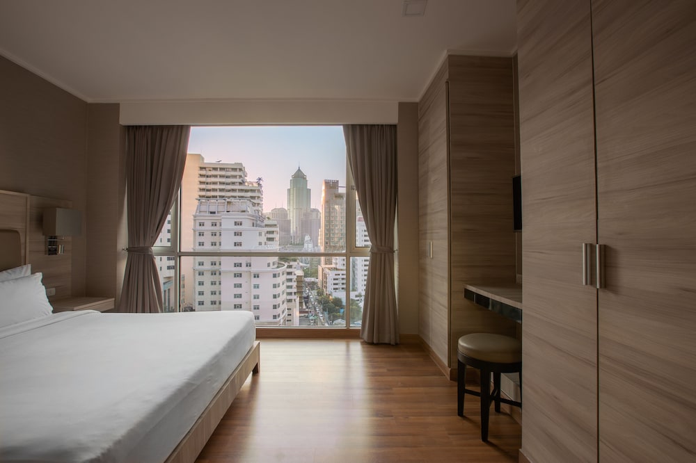 Adelphi Suites Bangkok 30/69