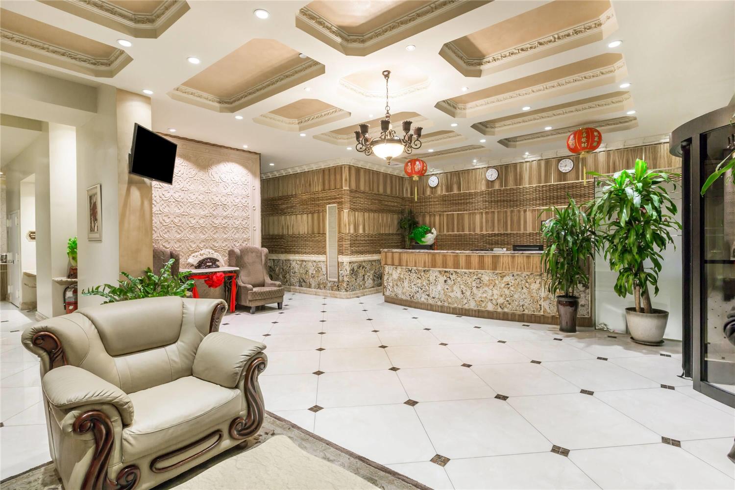 Ramada by Wyndham Flushing Queens 2/35