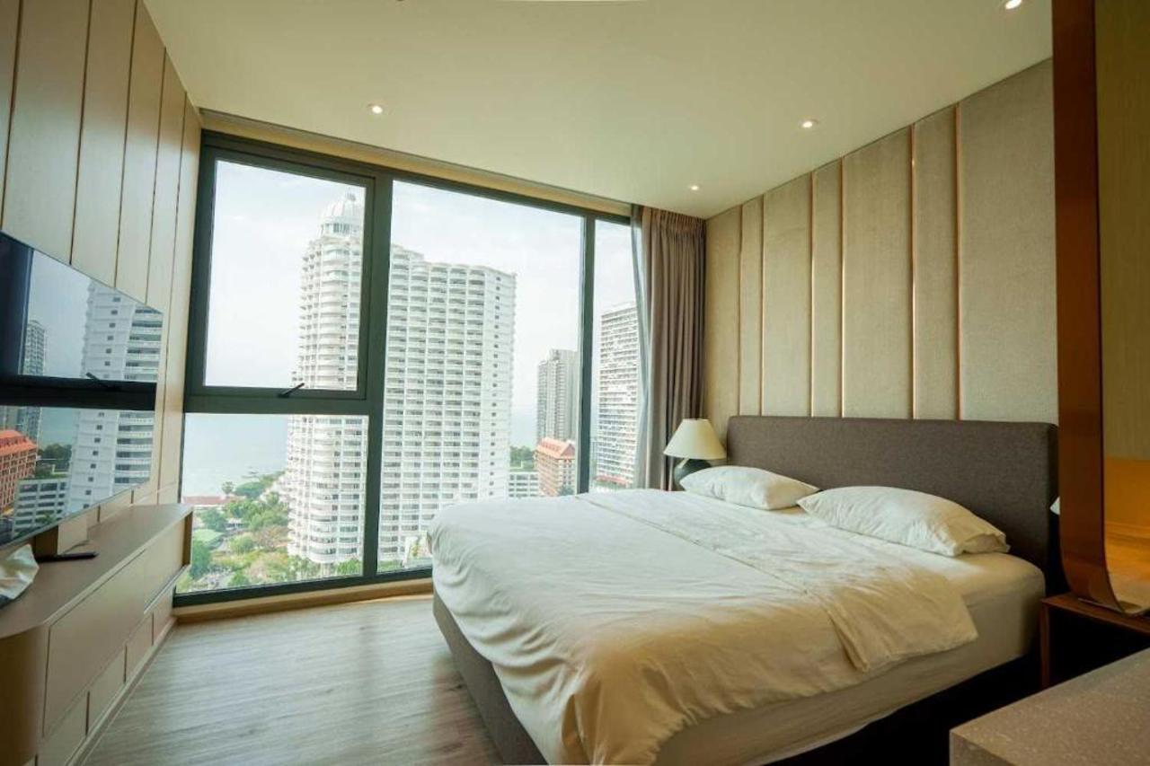 Luxury 2BR Sea View Apartment with Private Lift and Free Parking 16/34