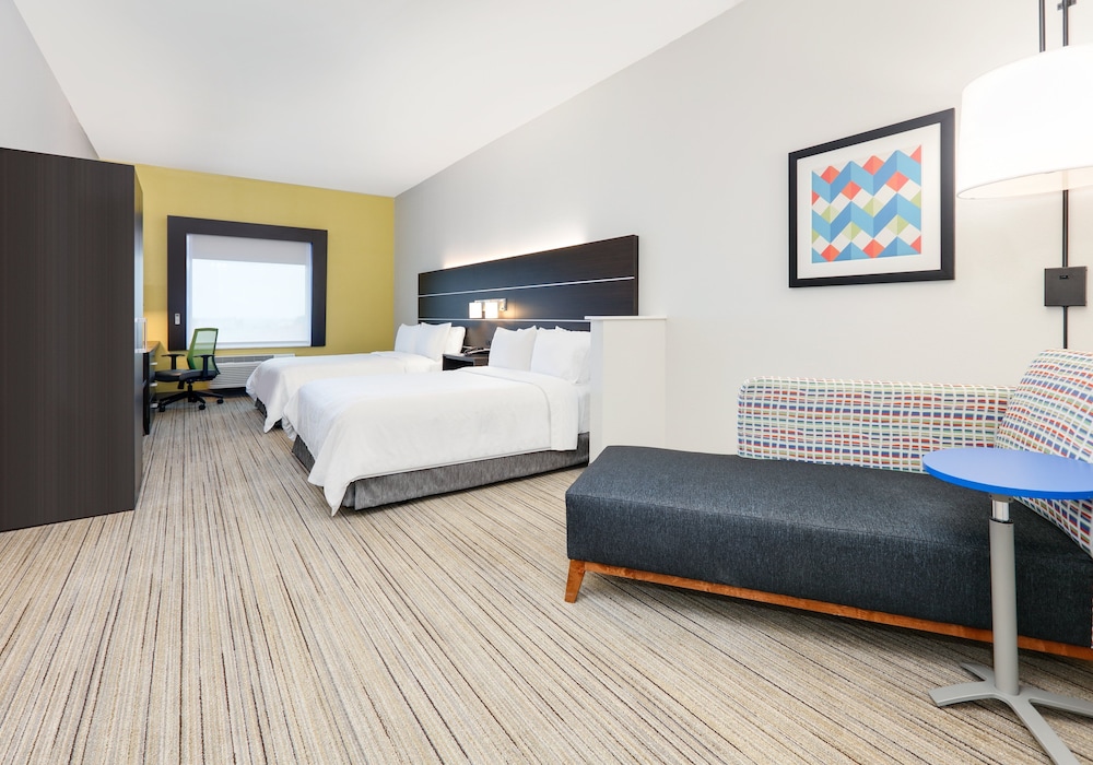 Holiday Inn Express Hotel Suites Cleburne 25/76