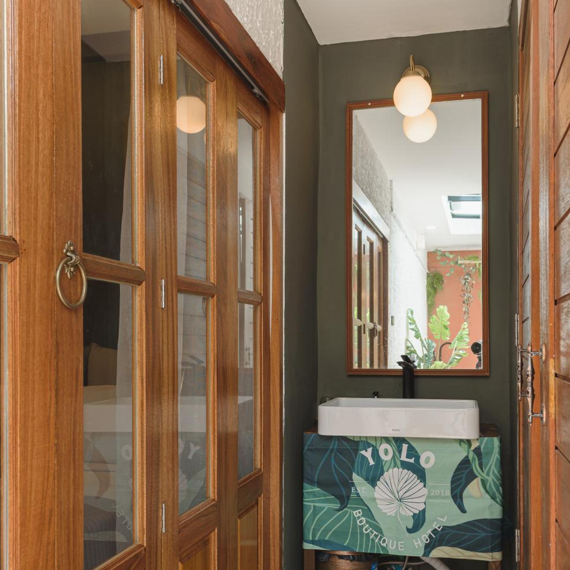 غرفة بسرير كينج بإطلالة على الحديقة، Yolo Bangkok Boutique Hotel 10/10