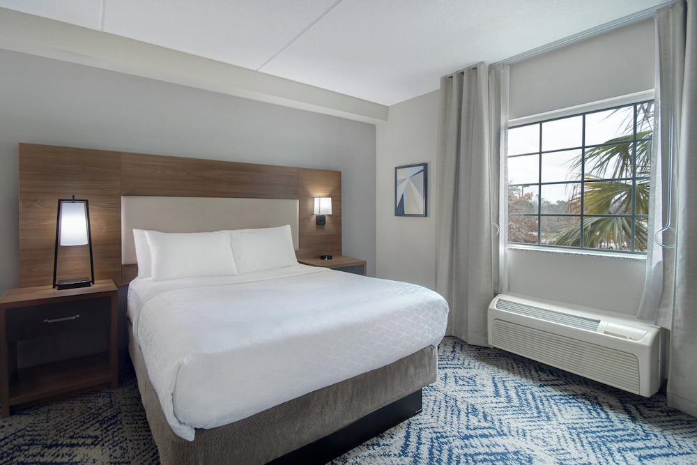 CANDLEWOOD SUITES COLUMBIA-FT. JACKSON 18/62