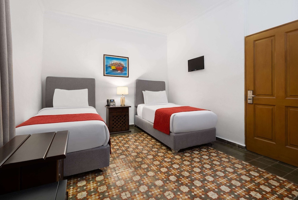 ROOM, TWIN BEDS