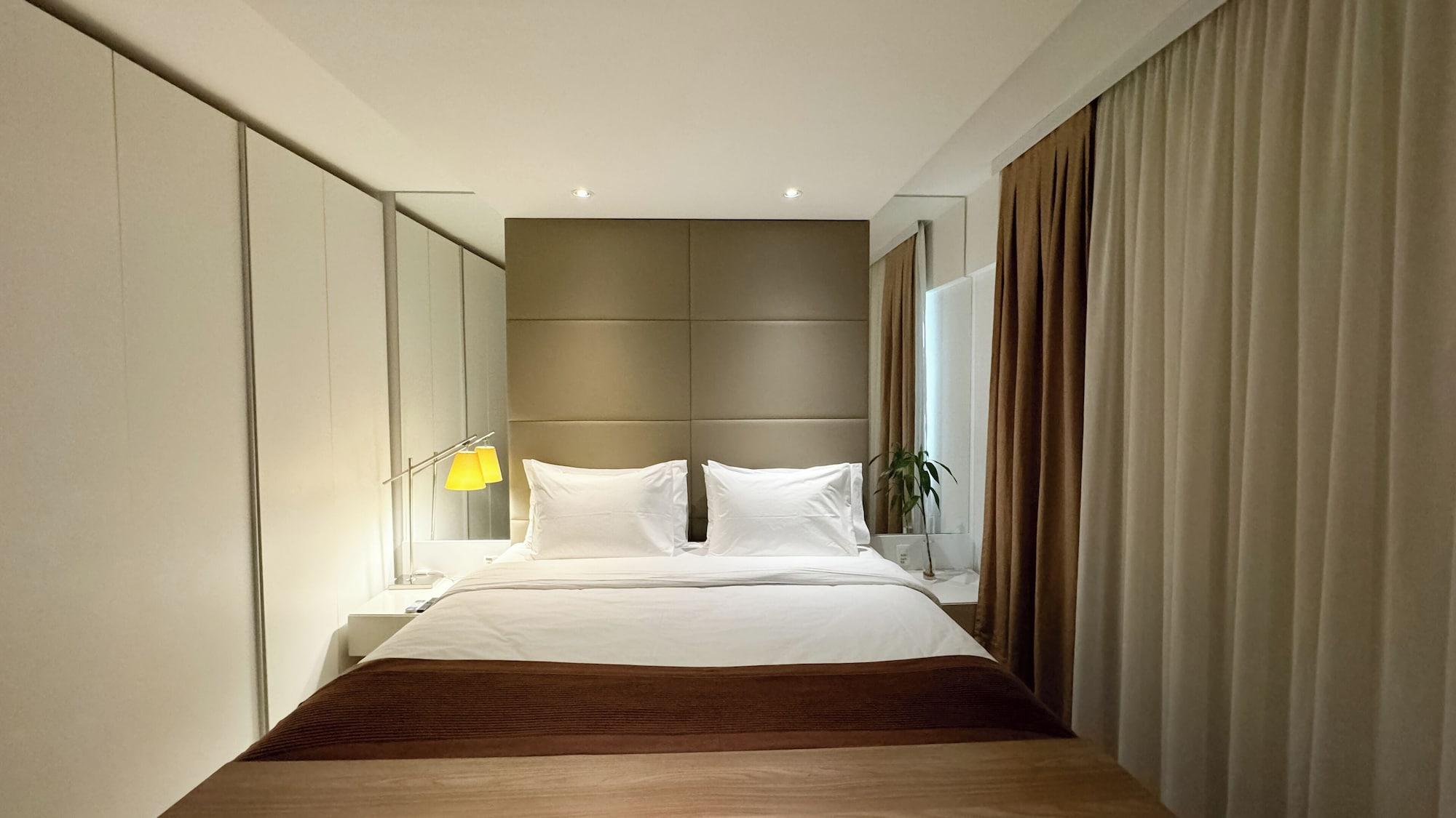 Business, Double Bed