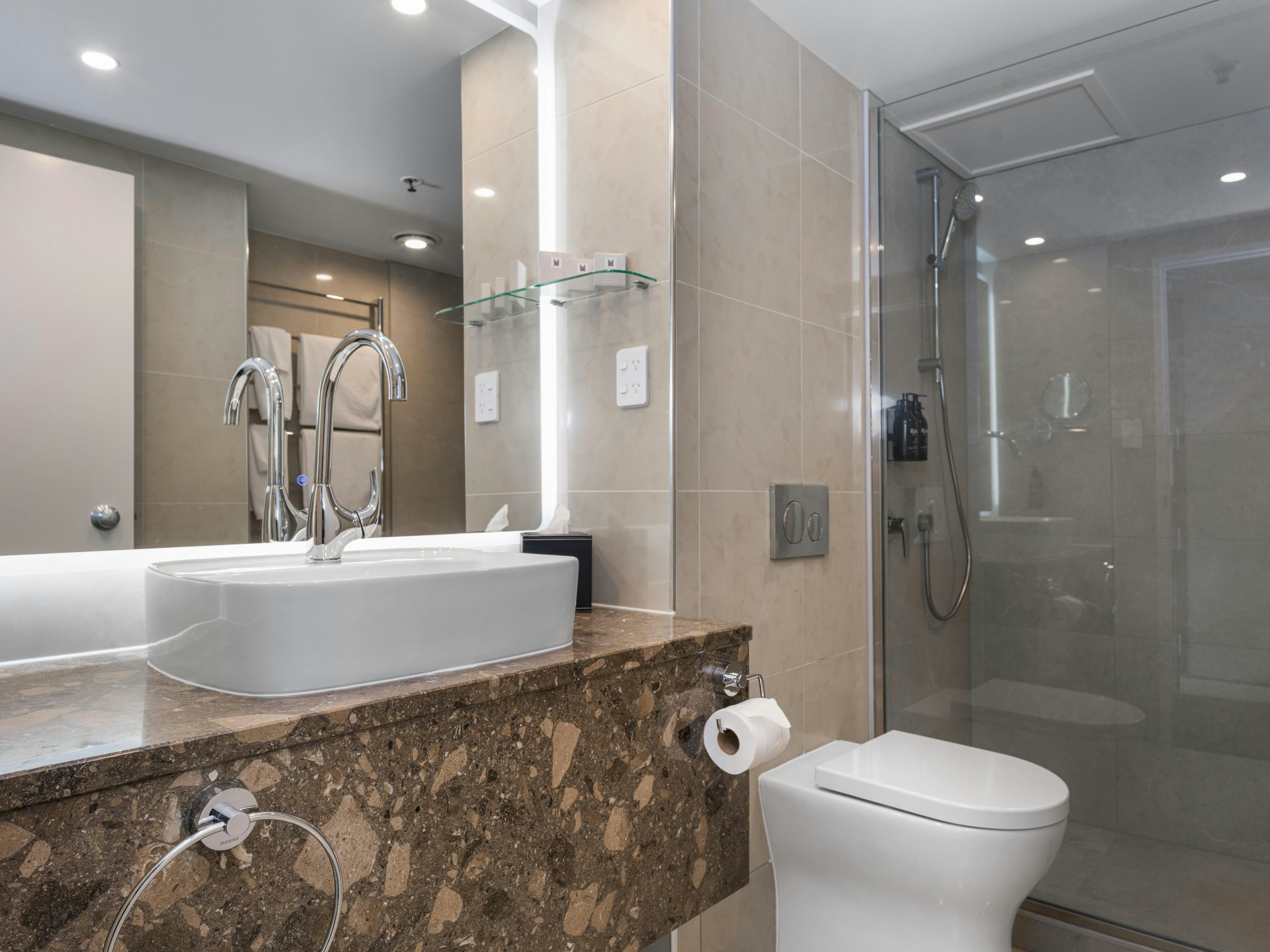 غرفة سوبيريور بسريرين كوين بإطلالة على البحيرة، Millennium Hotel Rotorua 4/4