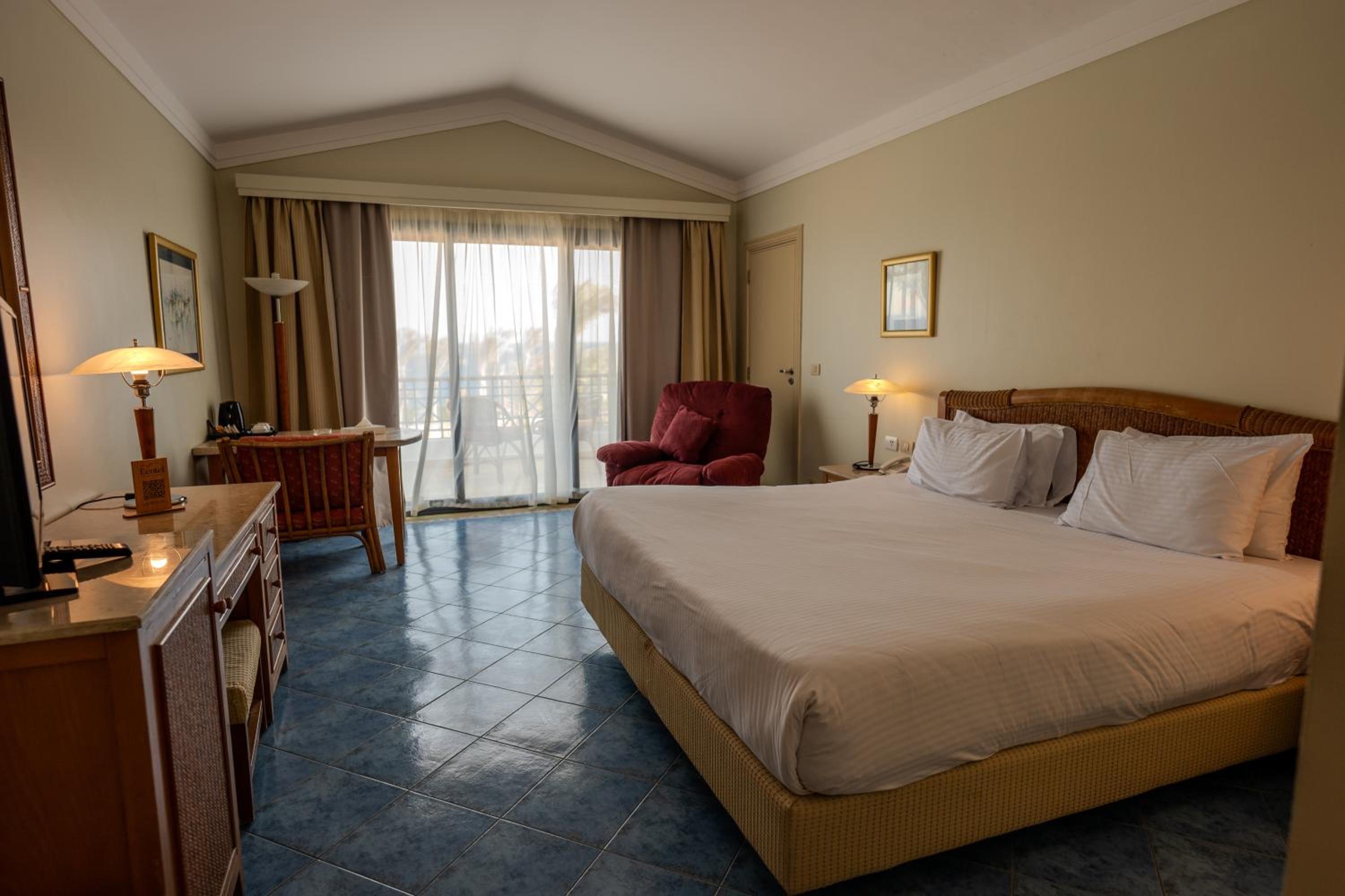 Superior, Triple, 3 Beds, Pool and Sea View