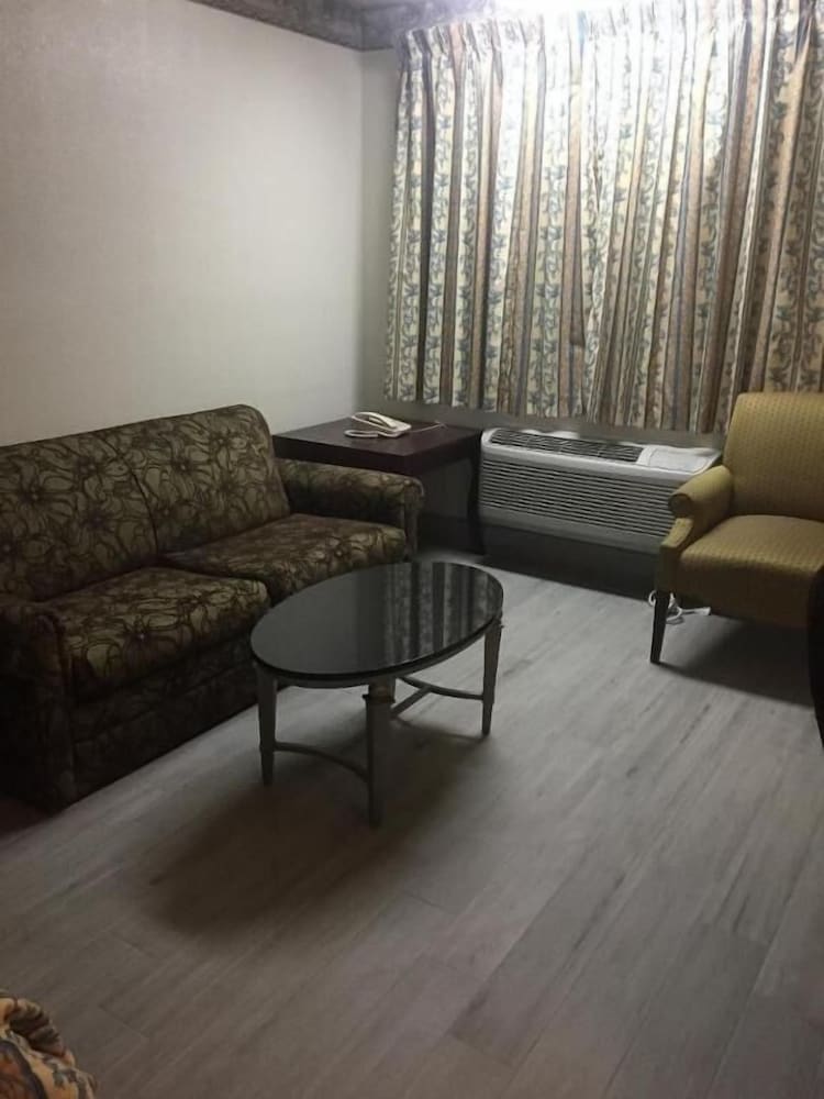Regency Inn Norco 24/42