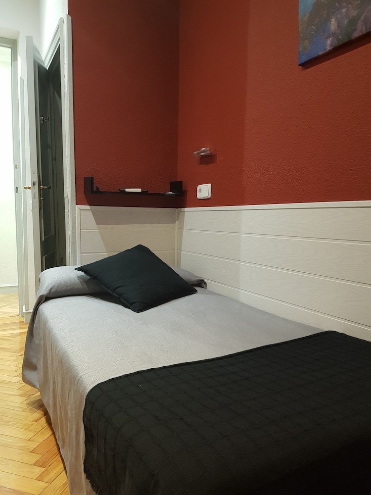 Hostal Aresol 13/33