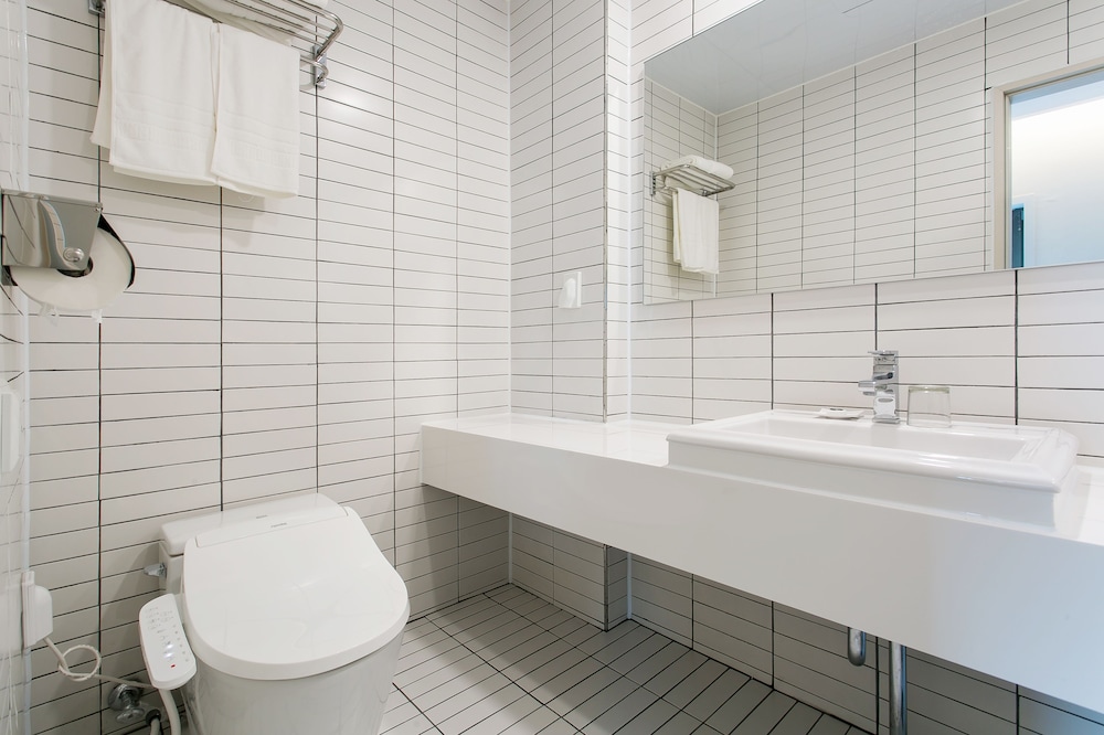 H Avenue Hotel Shinchon & Idae 49/50
