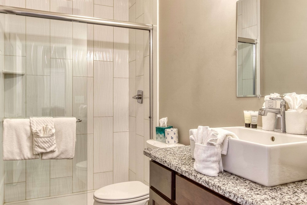 New Hotel Collection Smoky Mountains 48/50